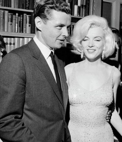 كيم كارداشيان ترتدي فستان مارلين مونرو وتثير ضجة